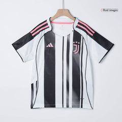 Dziecięcy Zestaw Domowa Juventus (Koszulka + Spodenki + Skarpety) 2025/26 - Topowe Koszulki Pilkarskie Sklep Internetowy